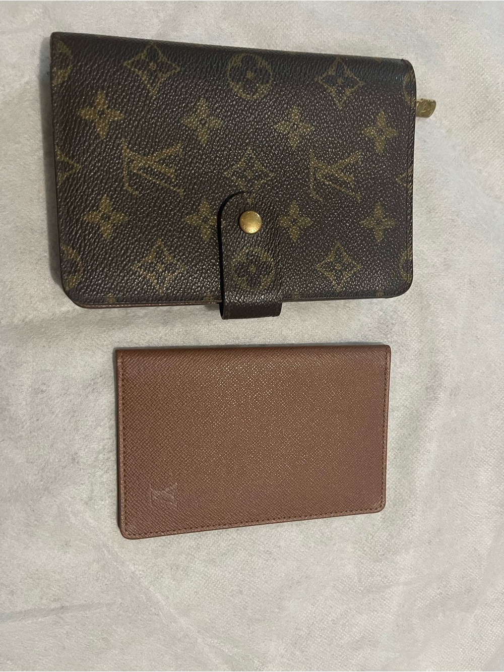 Louis Vuitton Brown Monogram wallet with Gold Hardware - Picture 7 of 8